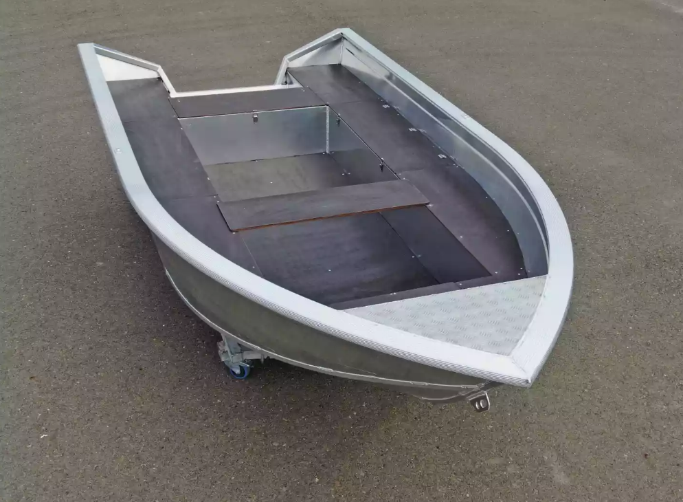 Алюминиевая лодка  Неман-420 в Петропавловске-Камчатском