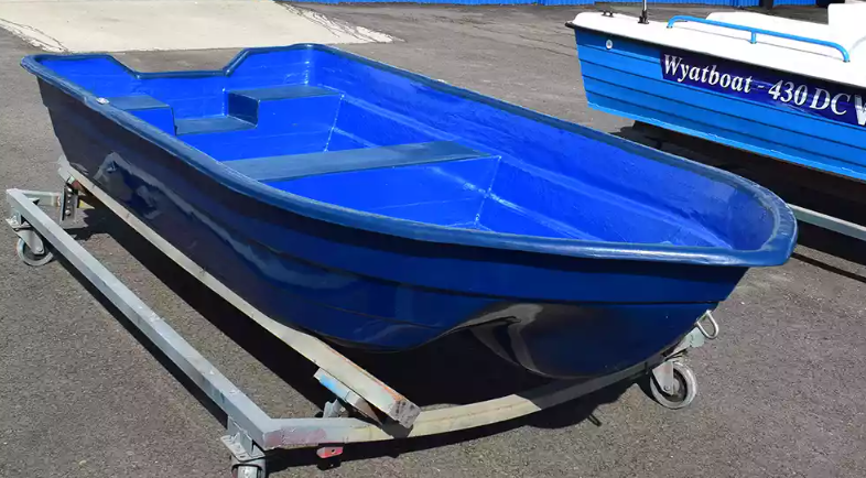 Стеклопластиковая лодка Neman-340 (тримаран) в Петропавловске-Камчатском