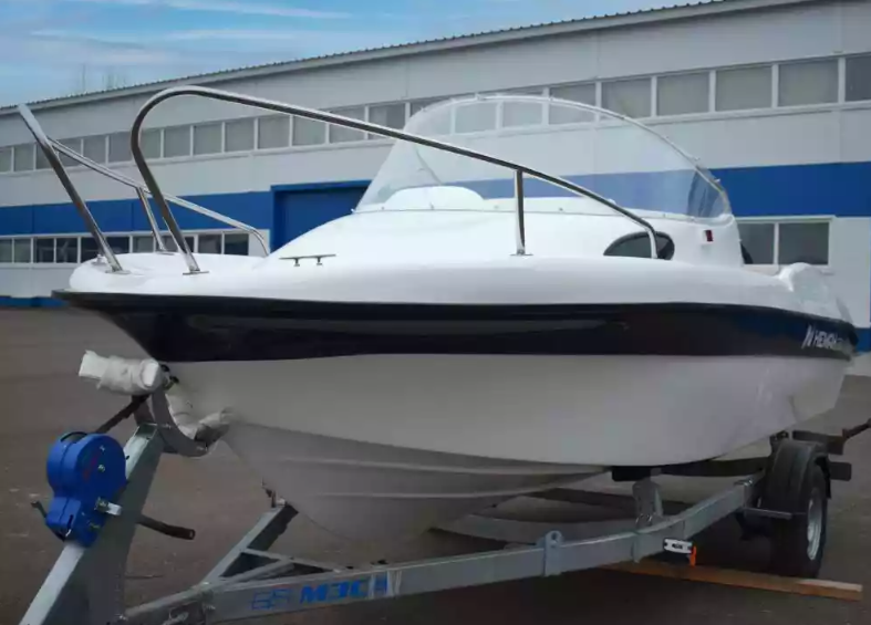 Стеклопластиковый катер Neman-530 с каютой в Петропавловске-Камчатском