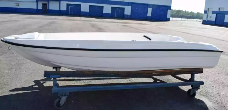 Стеклопластиковая лодка Пингвин (тримаран) в Петропавловске-Камчатском