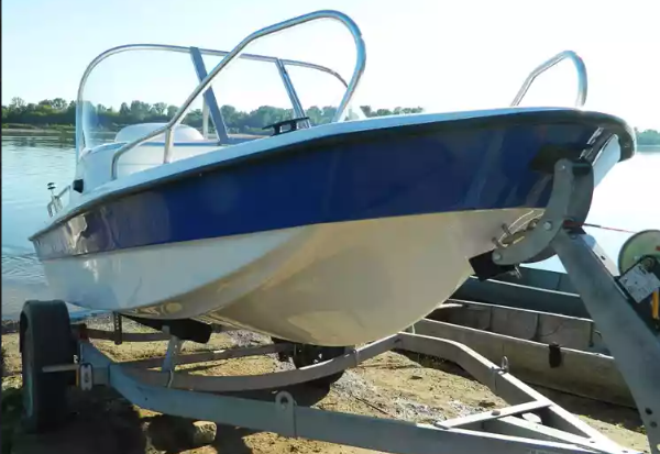 Стеклопластиковый катер Wyatboat-430 DC (тримаран) в Петропавловске-Камчатском