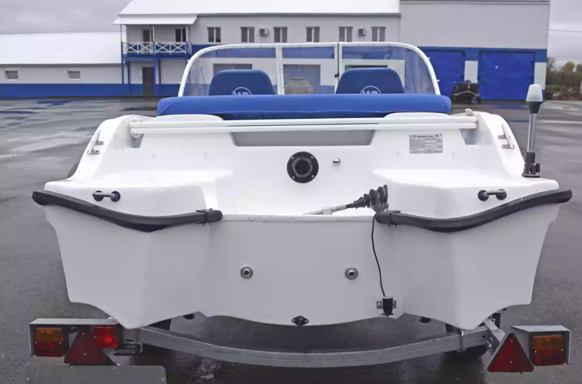 Стеклопластиковый катер Wyatboat-430DCМ (килевая) в Петропавловске-Камчатском