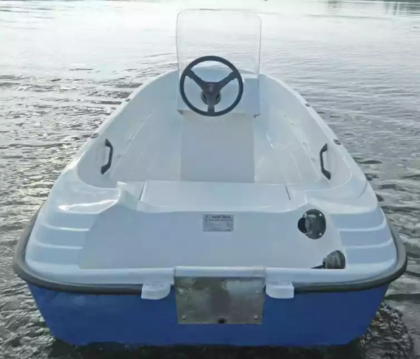 Стеклопластиковая лодка Пингвин с консолью (тримаран) в Петропавловске-Камчатском