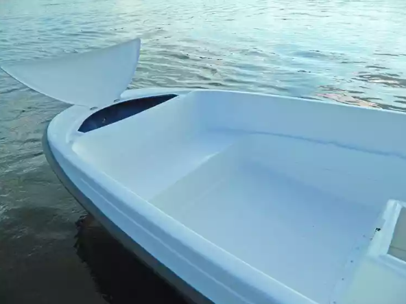 Стеклопластиковая лодка Пингвин с консолью (тримаран) в Петропавловске-Камчатском
