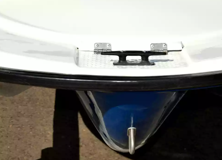 Стеклопластиковая лодка Пингвин с консолью (тримаран) в Петропавловске-Камчатском