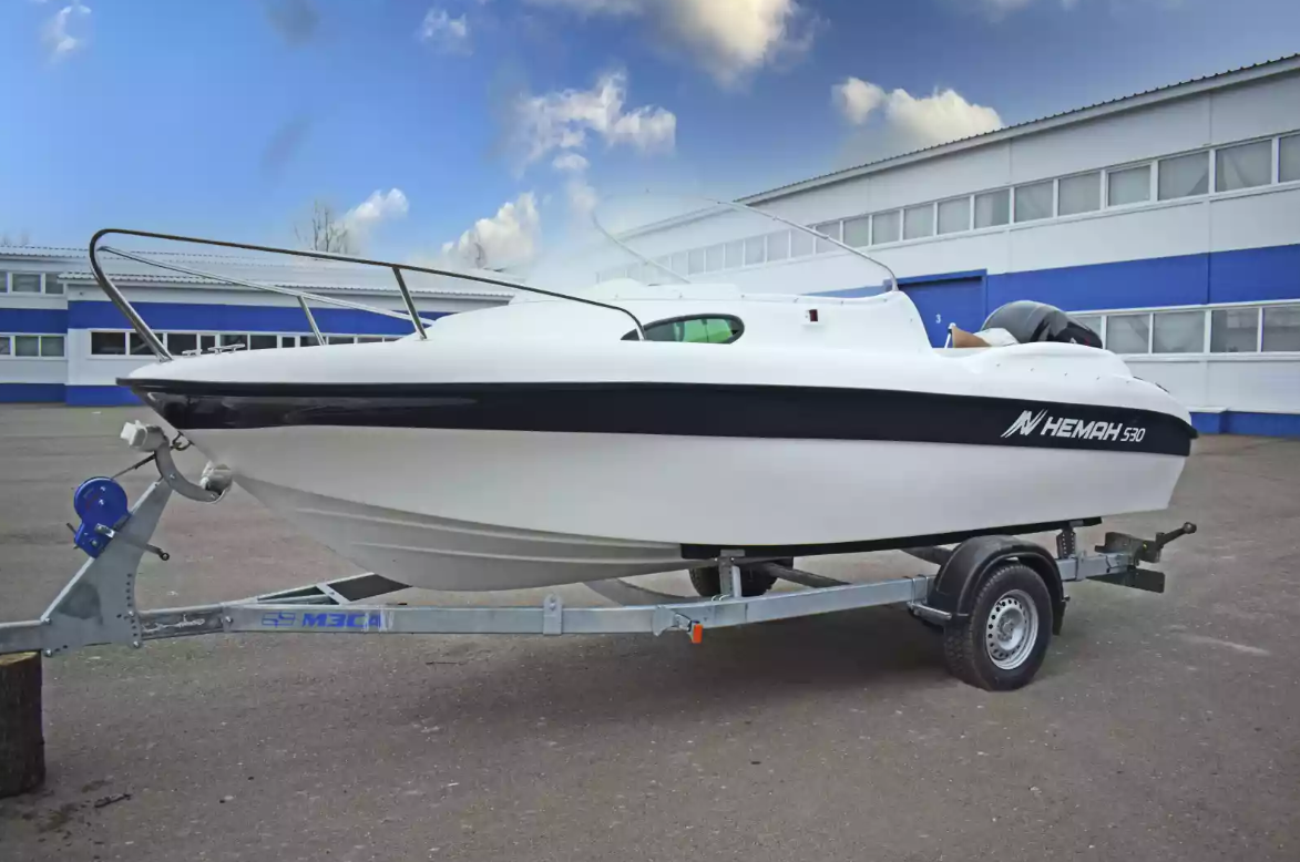 Стеклопластиковый катер Neman-530 с каютой в Петропавловске-Камчатском