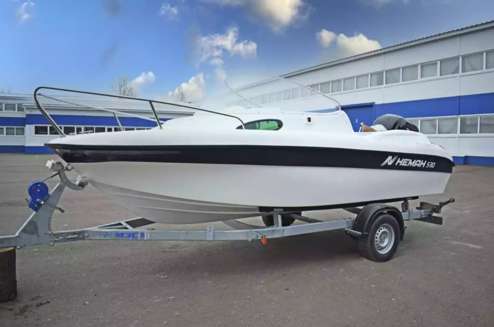 Стеклопластиковый катер Neman-530 с каютой в Петропавловске-Камчатском