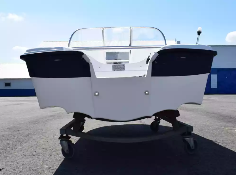Стеклопластиковый катер Wyatboat-430 DC (тримаран) в Петропавловске-Камчатском