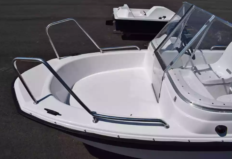 Стеклопластиковый катер Wyatboat-430 DC (тримаран) в Петропавловске-Камчатском