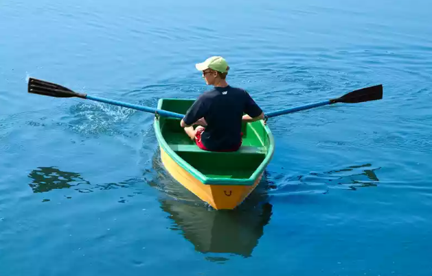 Стеклопластиковая лодка Малютка в Петропавловске-Камчатском