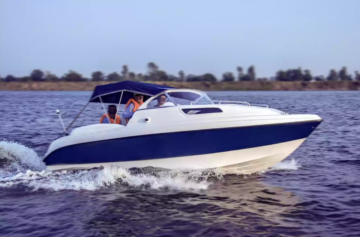 Стеклопластиковый катер Neman-550 с каютой в Петропавловске-Камчатском