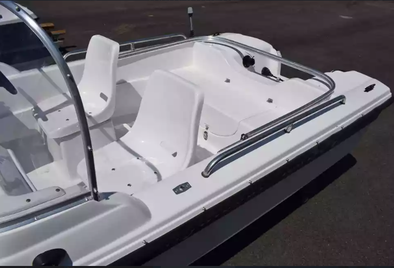 Стеклопластиковый катер Wyatboat-430 DC (тримаран) в Петропавловске-Камчатском