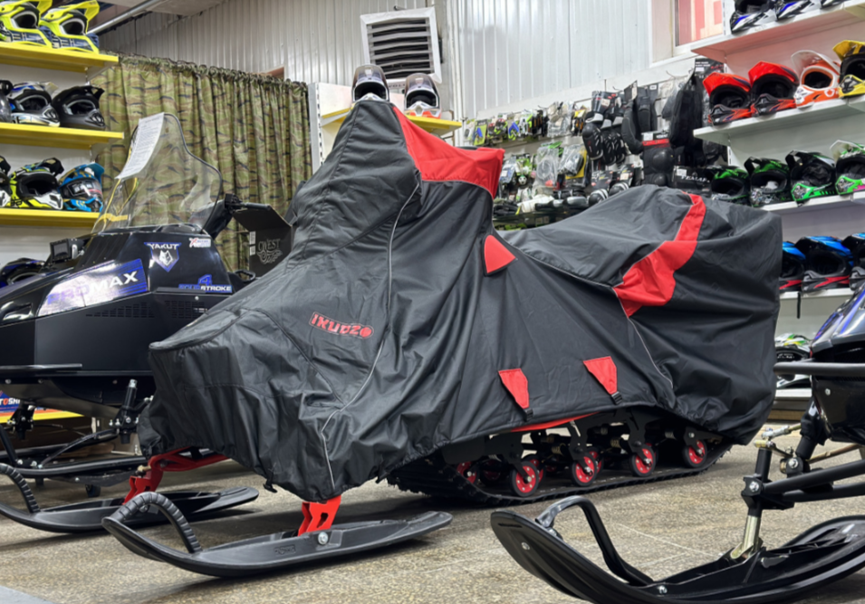 Чехол транспорт. снегохода IKUDZO HUNTER черно-красный Оксфорд ПРЕМИУМ качества с лого IKUDZO в Петропавловске-Камчатском