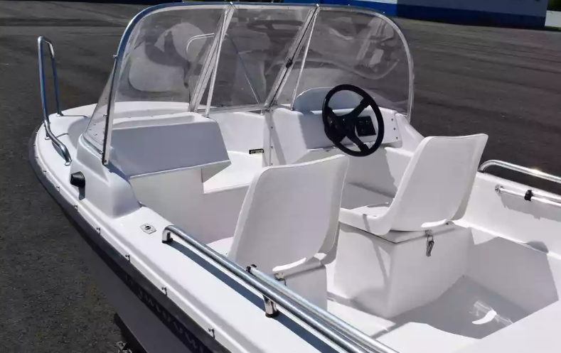 Стеклопластиковый катер Wyatboat-430 DC (тримаран) в Петропавловске-Камчатском