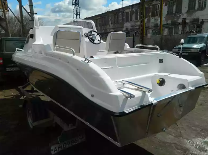 Комбинированный катер Neman-500 с каютой в Петропавловске-Камчатском