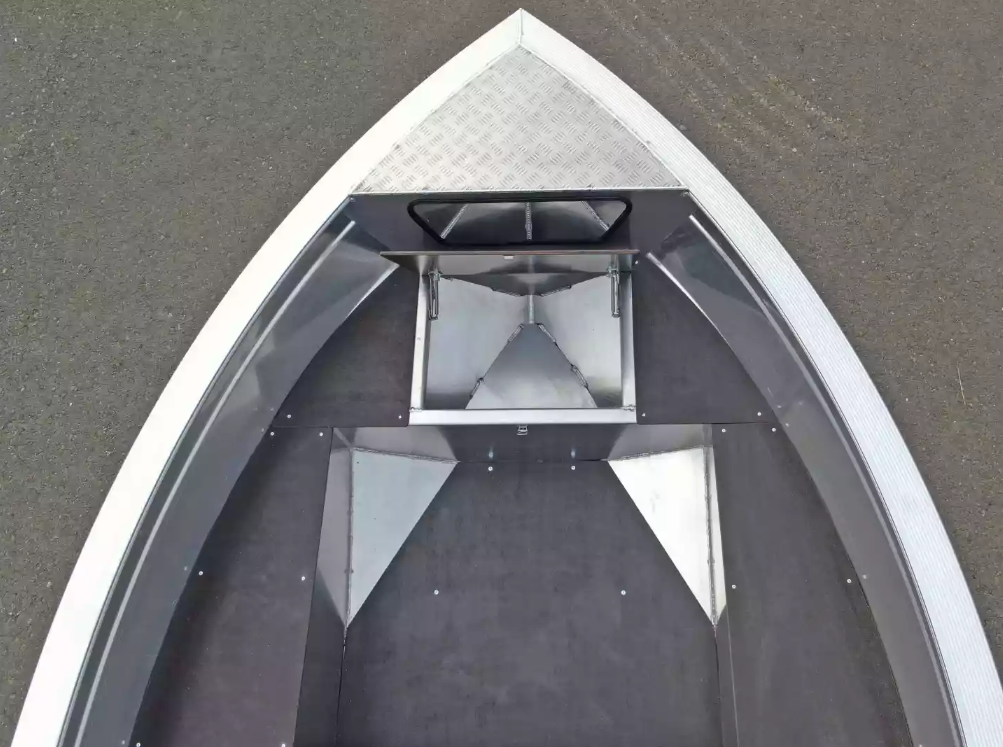 Алюминиевая лодка  Неман-420 в Петропавловске-Камчатском