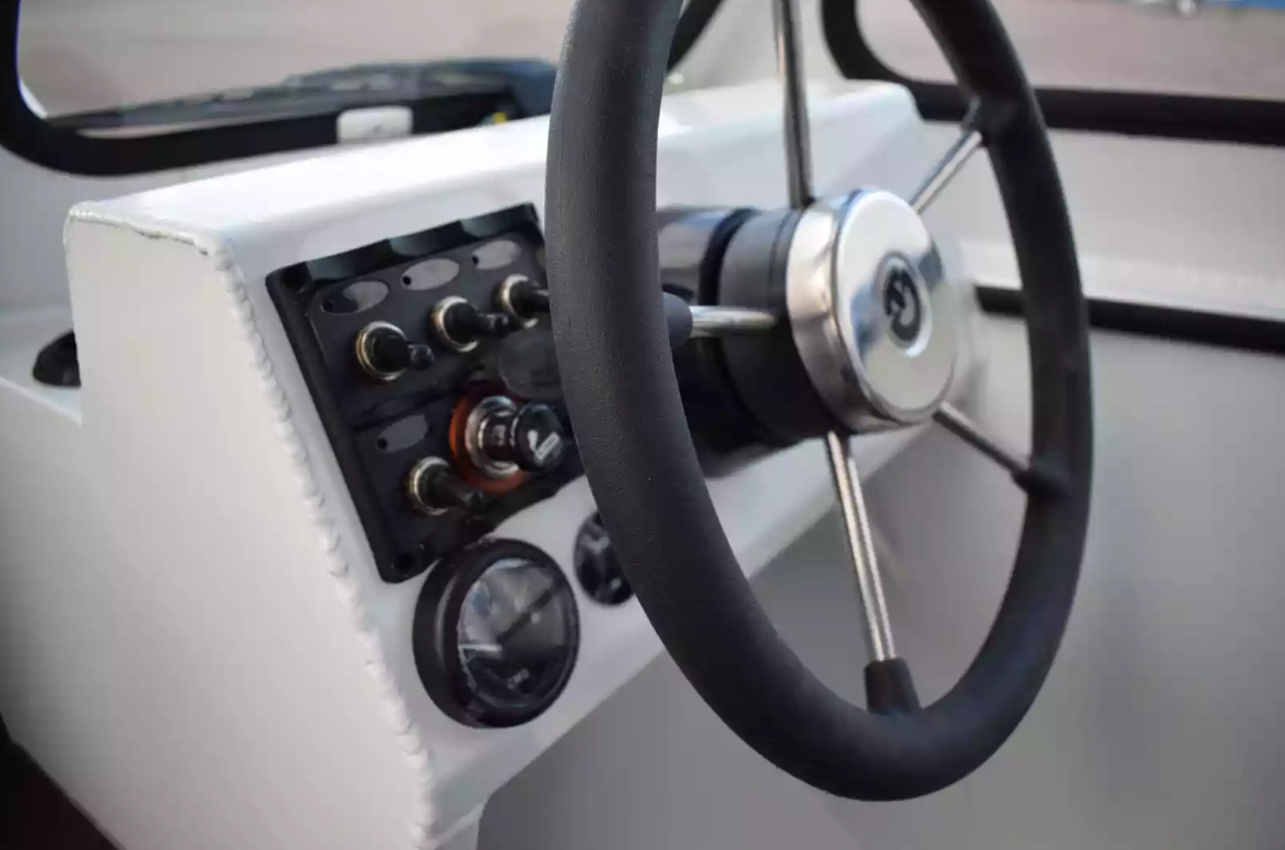 Алюминиевый катер Неман-500 (закрытая рубка) в Петропавловске-Камчатском