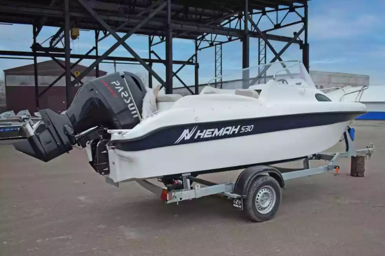 Стеклопластиковый катер Neman-530 с каютой в Петропавловске-Камчатском