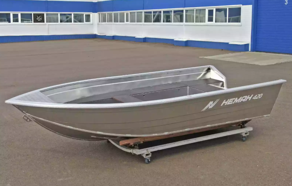 Алюминиевая лодка  Неман-420 в Петропавловске-Камчатском