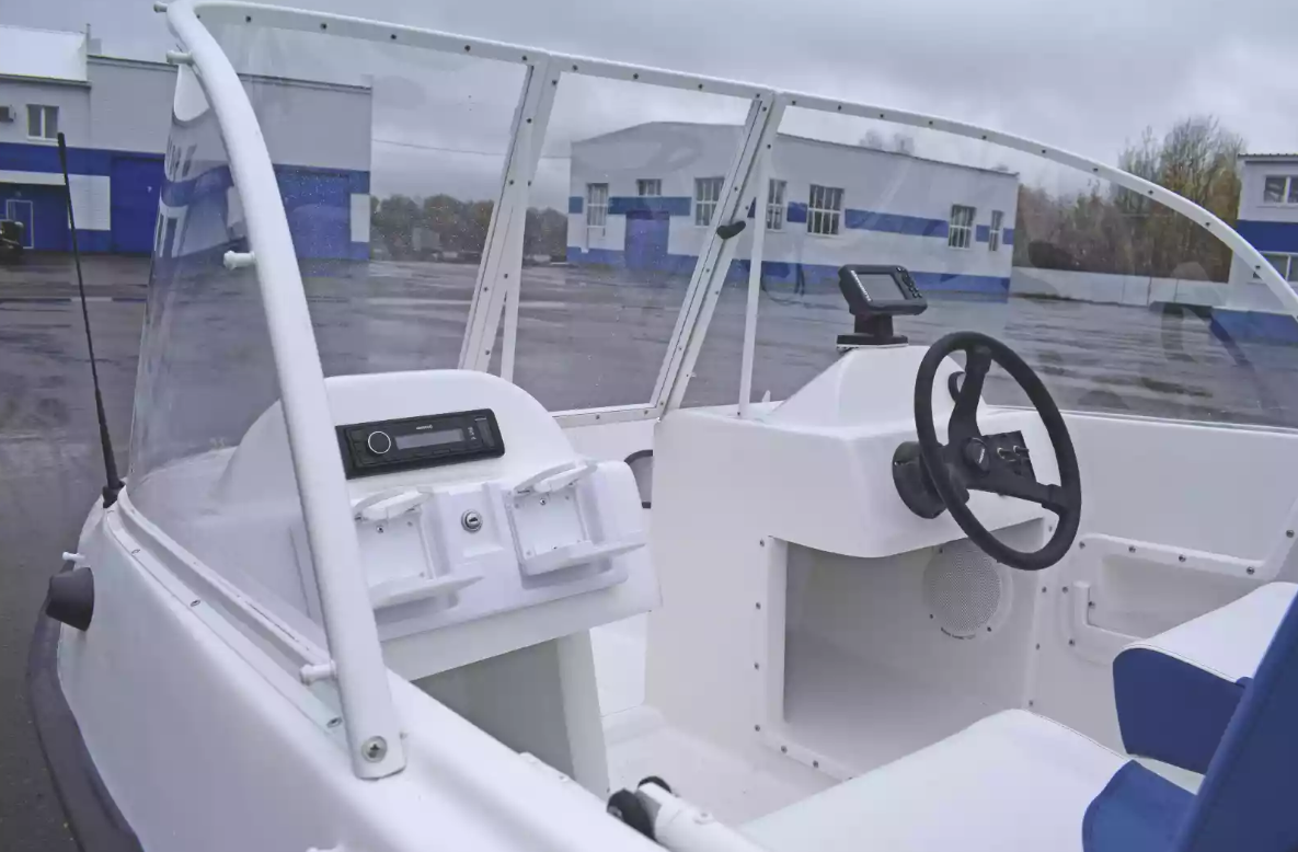 Стеклопластиковый катер Wyatboat-430DCМ (килевая) в Петропавловске-Камчатском