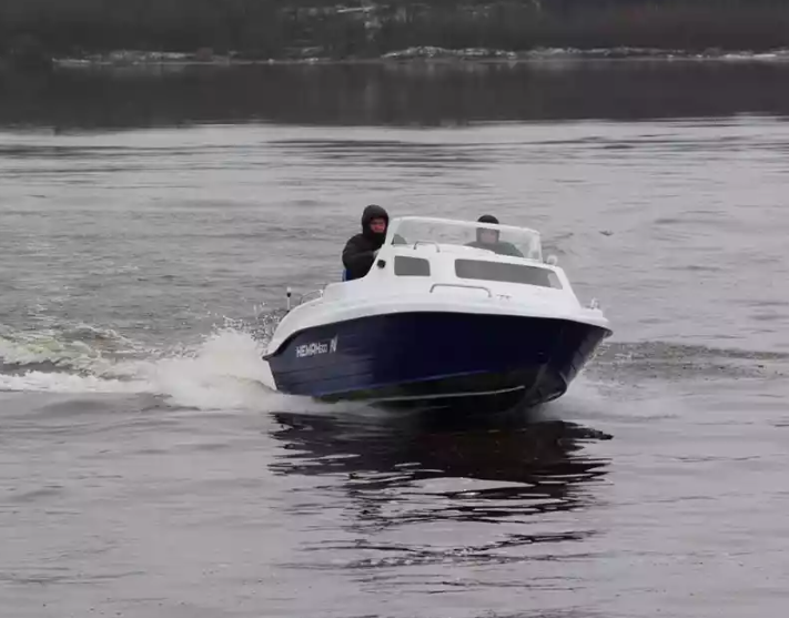 Комбинированный катер Neman-500 с каютой в Петропавловске-Камчатском