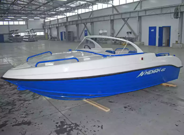 Комбинированный катер Neman-450 в Петропавловске-Камчатском