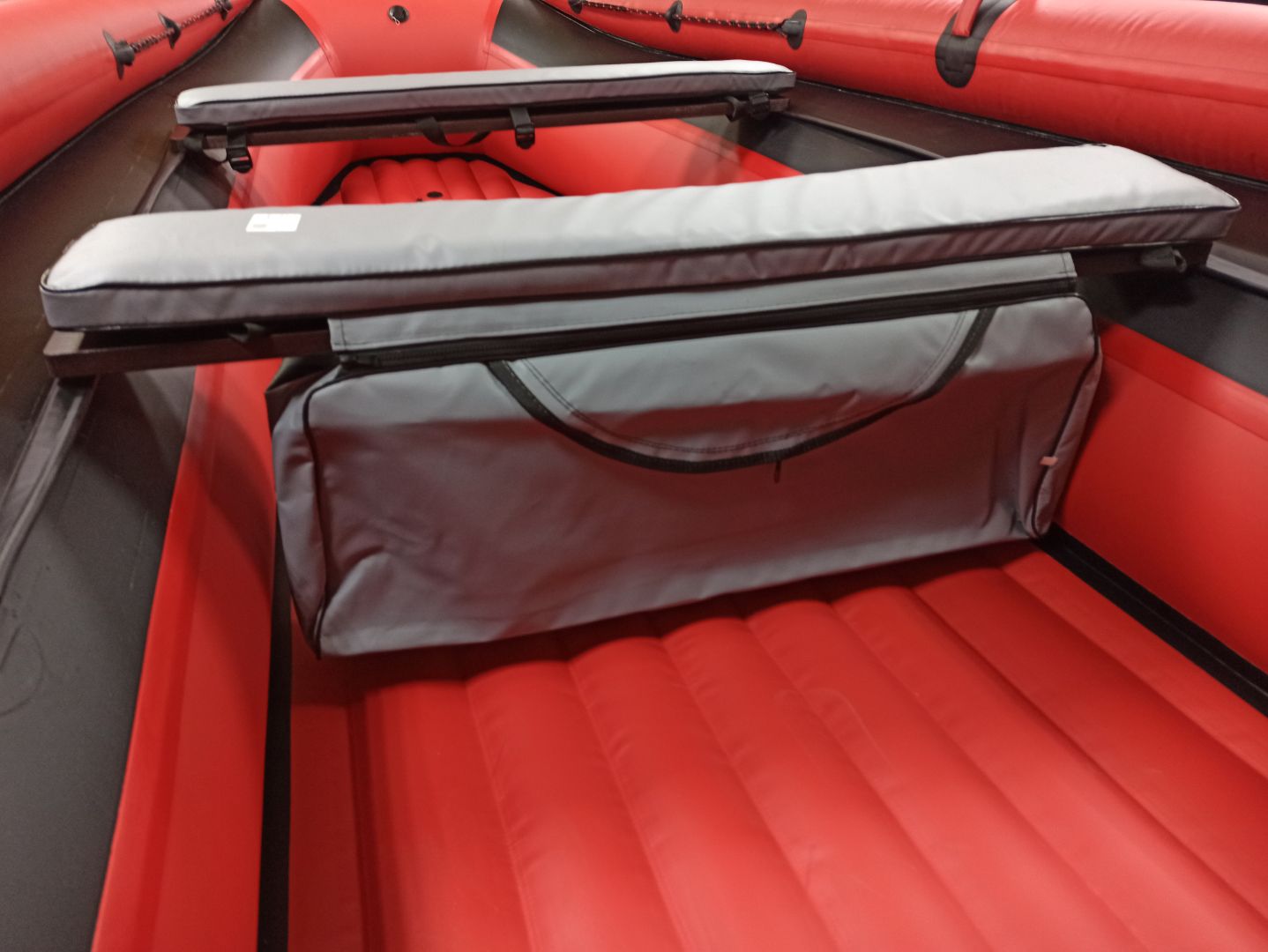 КОМПЛЕКТ МЯГКИХ НАКЛАДОК С СУМКОЙ ДЛЯ ЛОДОК 90Х20 СЕРЫЙ в Петропавловске-Камчатском