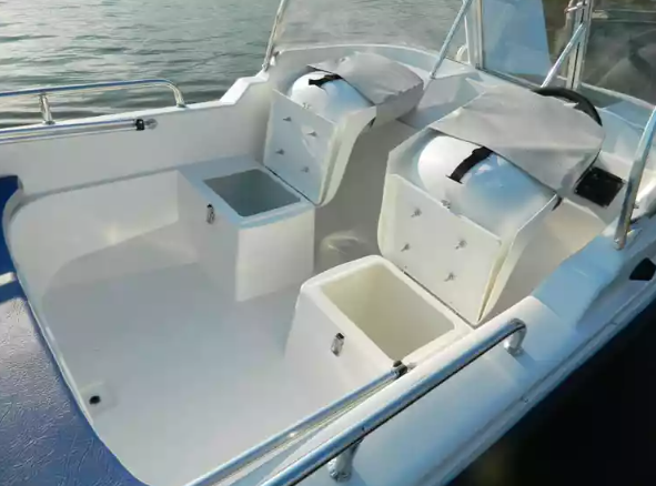 Стеклопластиковый катер Wyatboat-430 M (тримаран) в Петропавловске-Камчатском