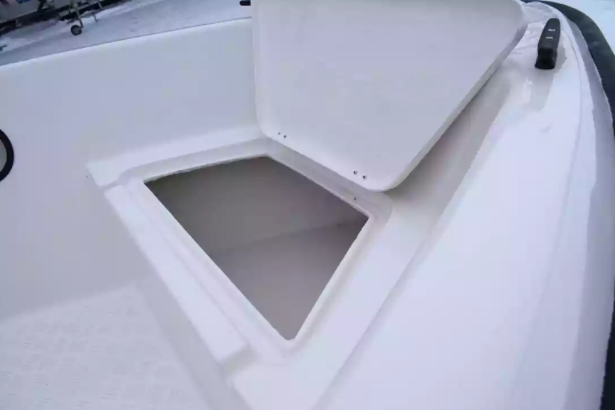 Стеклопластиковый катер Wyatboat-430DCМ (килевая) в Петропавловске-Камчатском