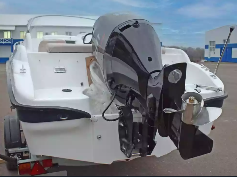 Стеклопластиковый катер Neman-530 с каютой в Петропавловске-Камчатском