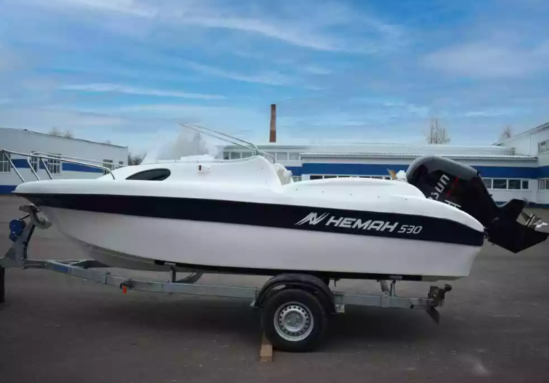 Стеклопластиковый катер Neman-530 с каютой в Петропавловске-Камчатском