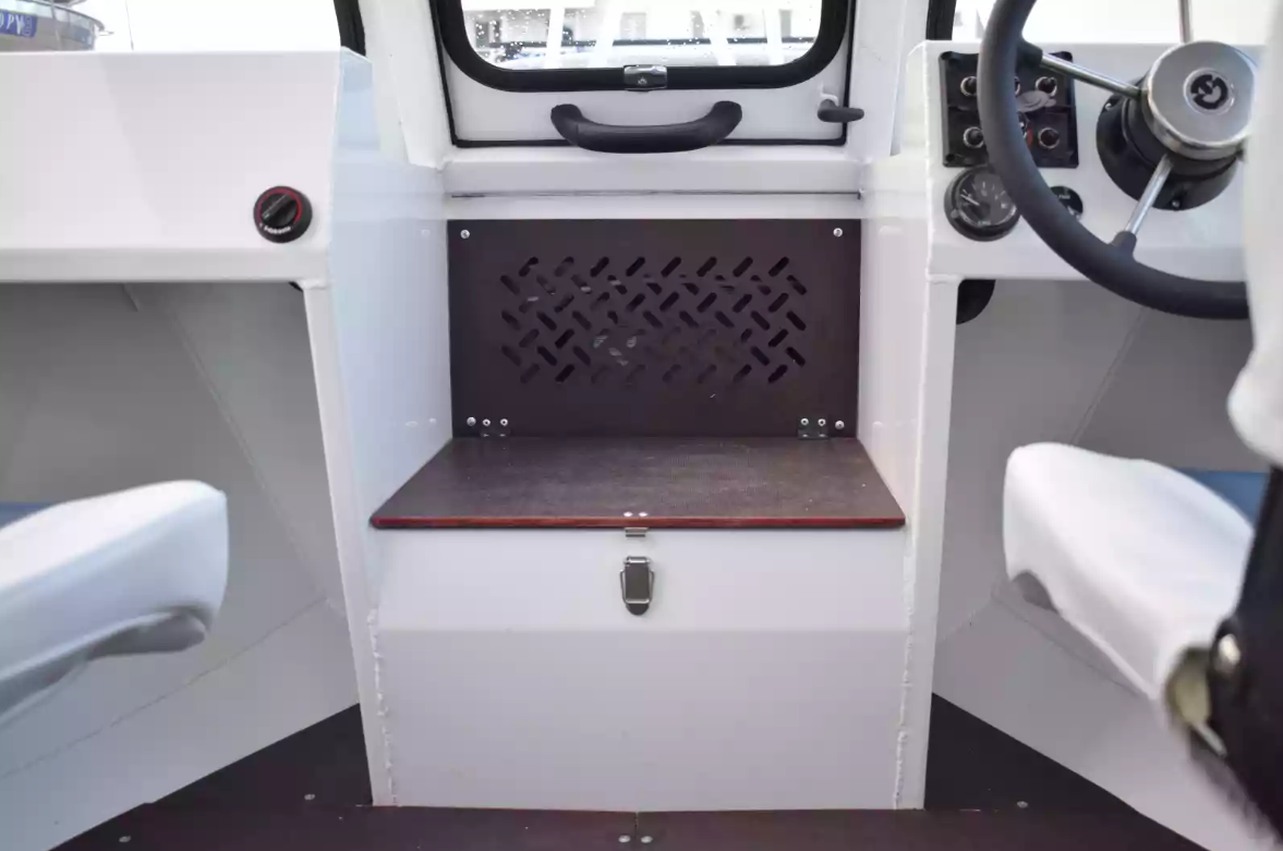 Алюминиевый катер Неман-500 (закрытая рубка) в Петропавловске-Камчатском