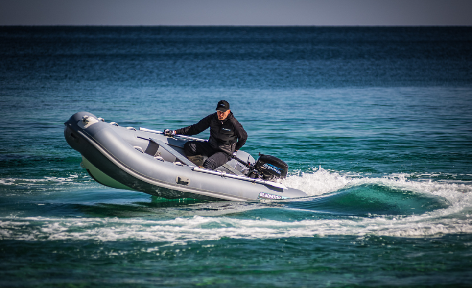 Лодка GLADIATOR RIB380AL в Петропавловске-Камчатском