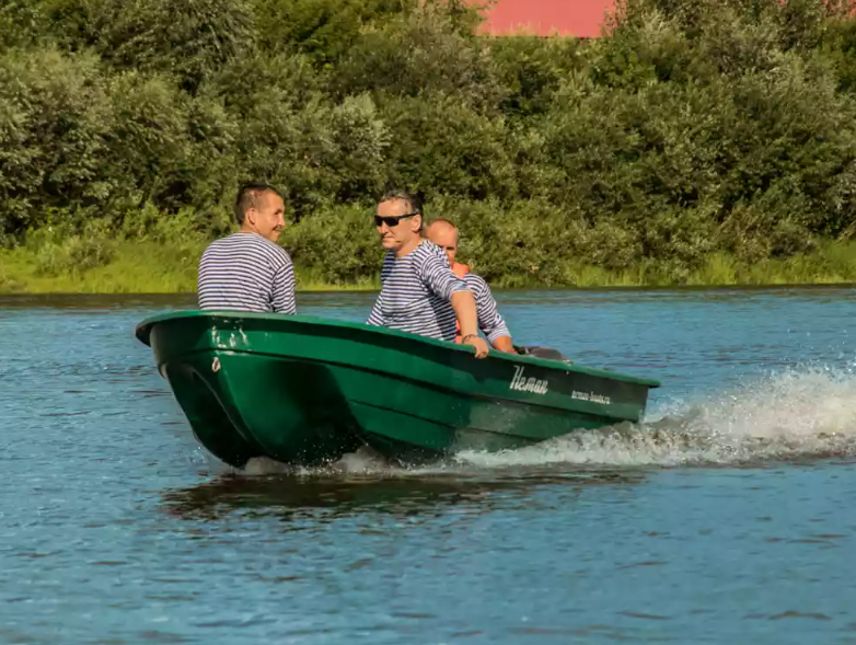 Стеклопластиковая лодка Neman-340 (тримаран) в Петропавловске-Камчатском