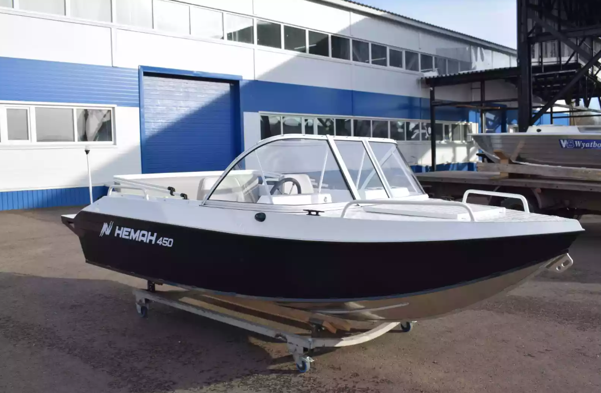 Алюминиевый катер Неман-450 в Петропавловске-Камчатском
