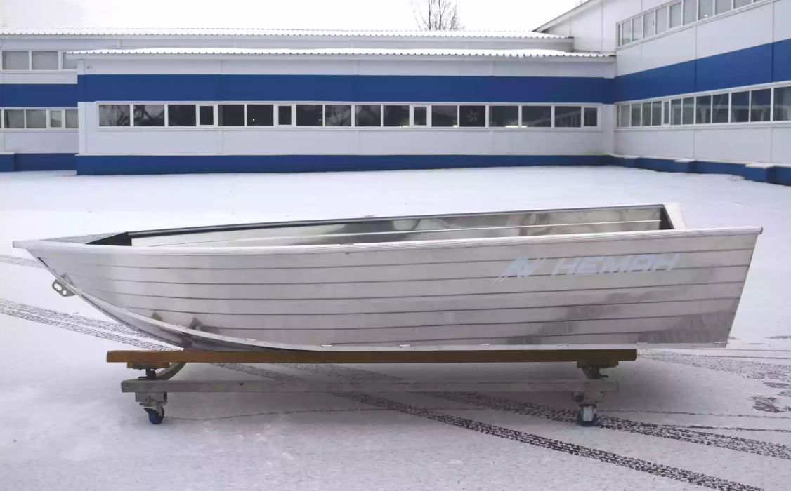 Алюминиевая лодка Неман-400 в Петропавловске-Камчатском