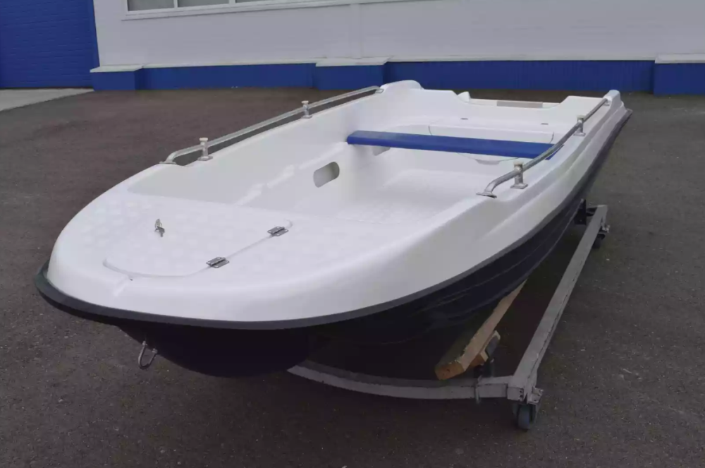 Стеклопластиковая лодка Пингвин New (тримаран) в Петропавловске-Камчатском