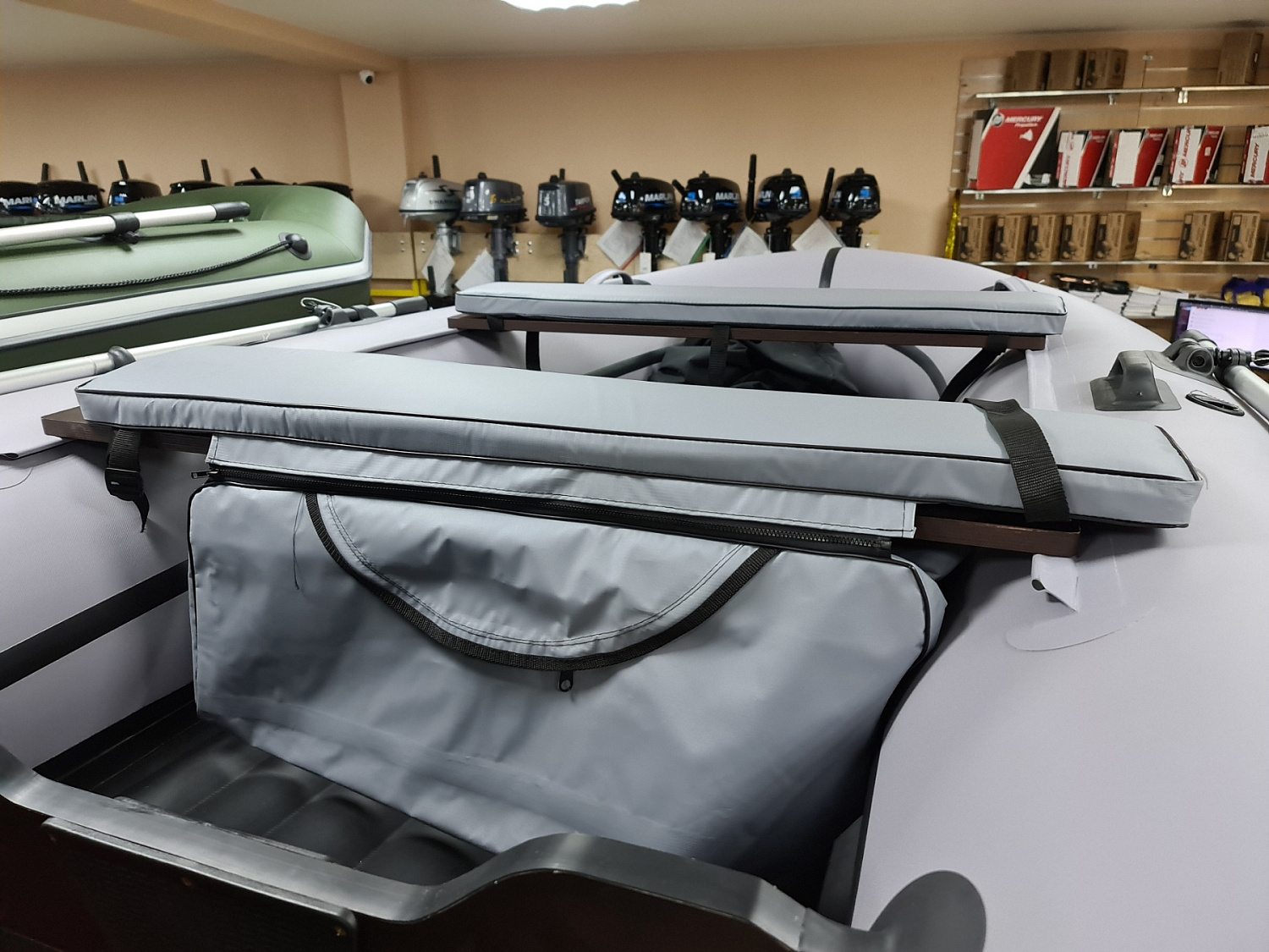 КОМПЛЕКТ МЯГКИХ НАКЛАДОК С СУМКОЙ ДЛЯ ЛОДОК 90Х20 СЕРЫЙ в Петропавловске-Камчатском